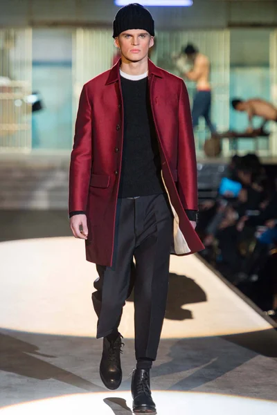 Look 30